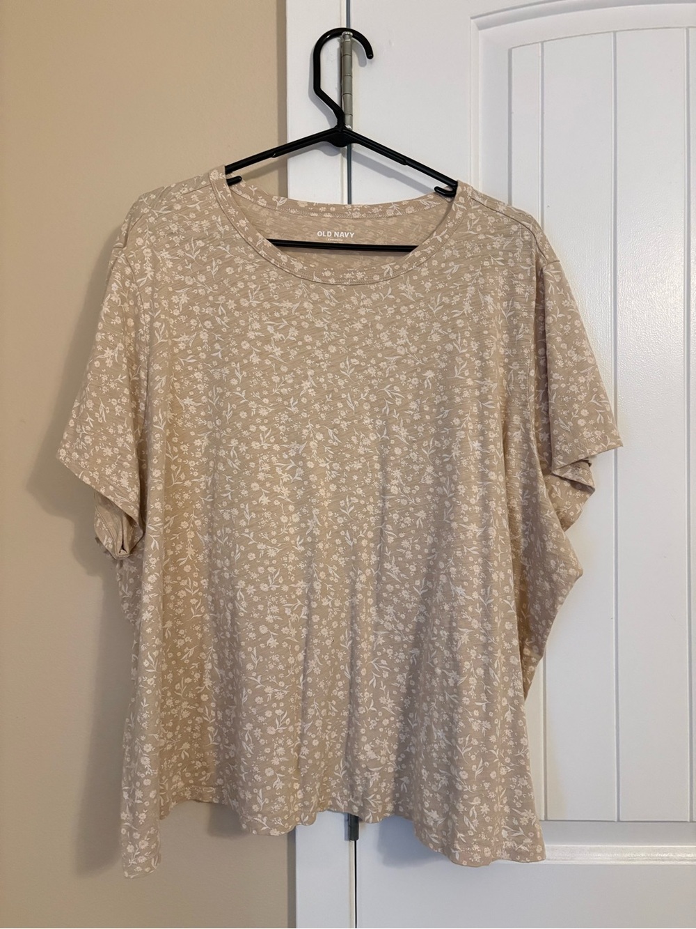 Old Navy Cream Floral Short Sleeve Tee